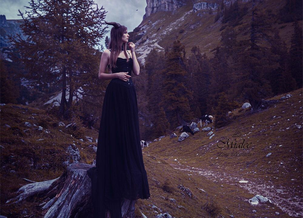 Model: Mialee